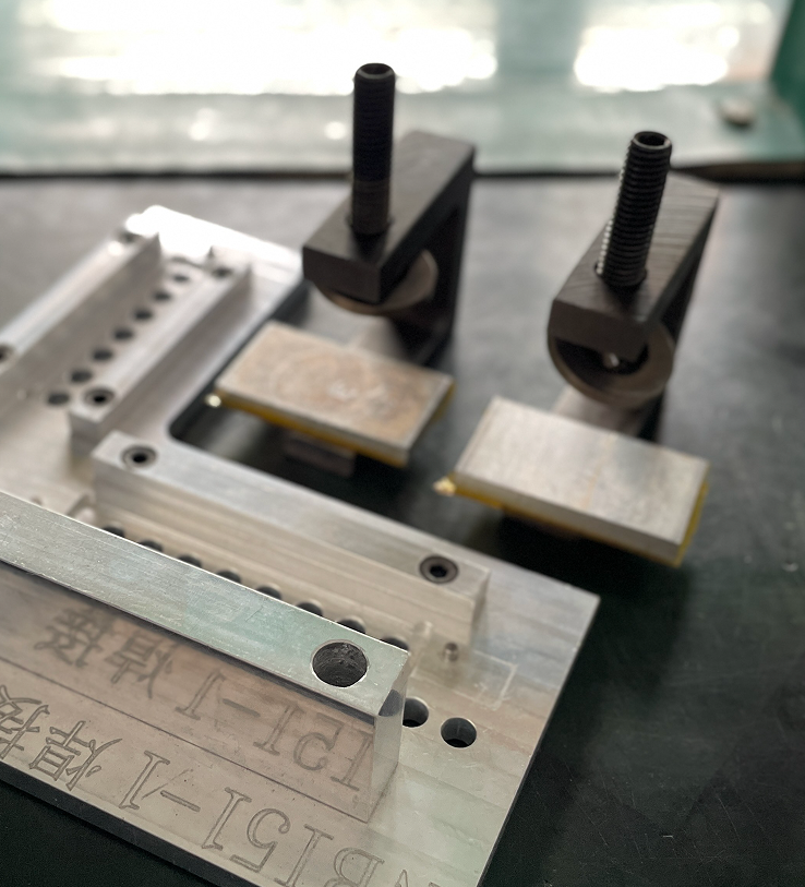 研發與技術-組裝與焊接產線